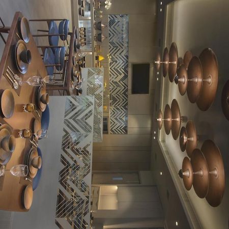 Kabir Hotel & Spa Vadodara Buitenkant foto