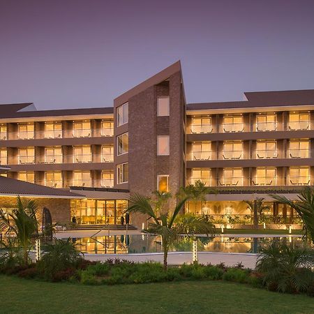 Kabir Hotel & Spa Vadodara Buitenkant foto