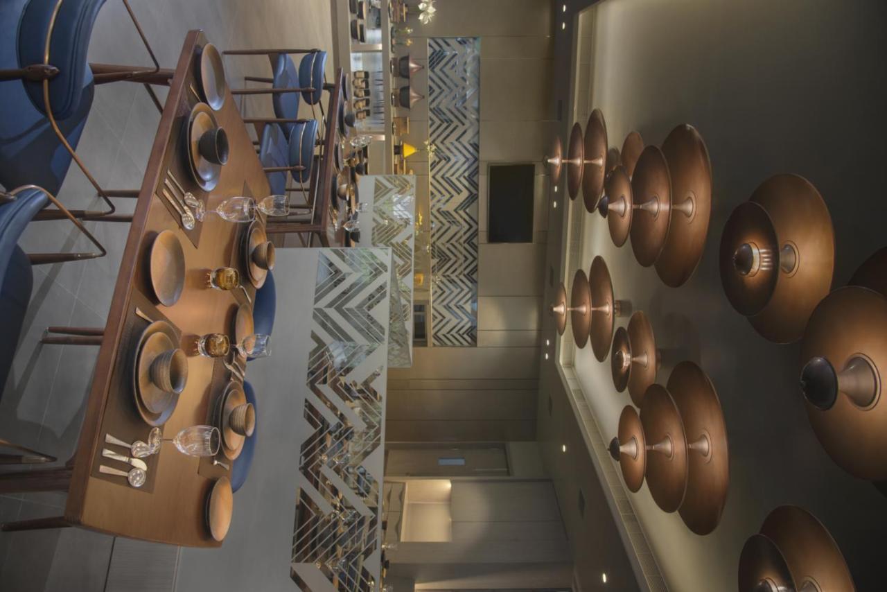 Kabir Hotel & Spa Vadodara Buitenkant foto