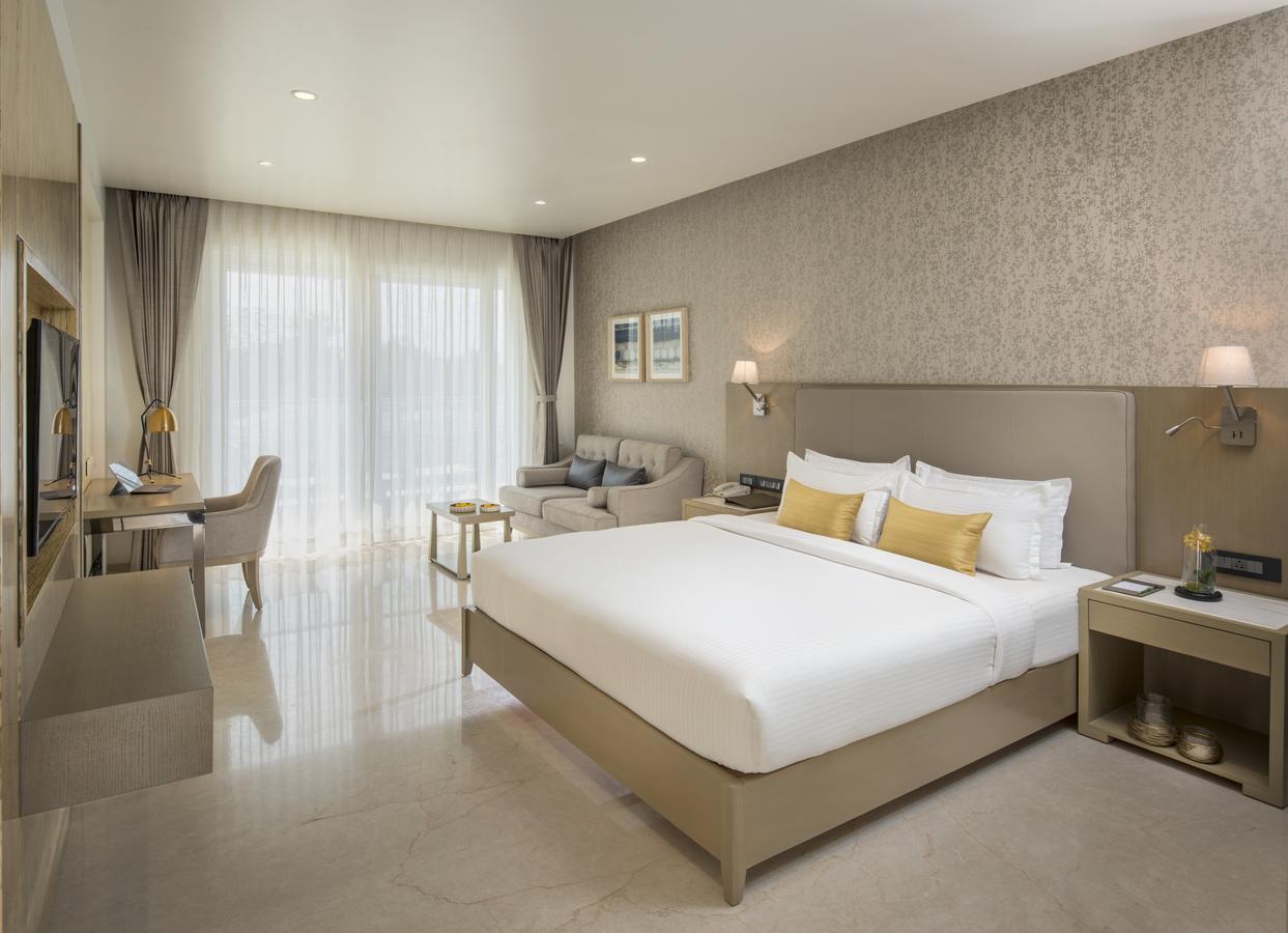 Kabir Hotel & Spa Vadodara Buitenkant foto