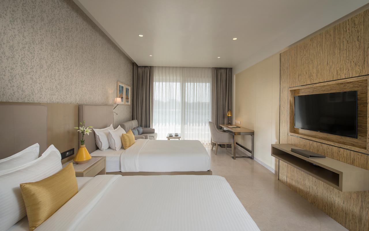 Kabir Hotel & Spa Vadodara Buitenkant foto