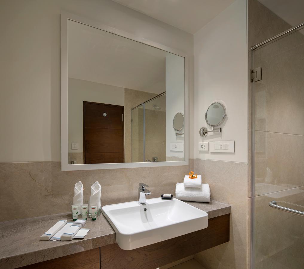 Kabir Hotel & Spa Vadodara Buitenkant foto