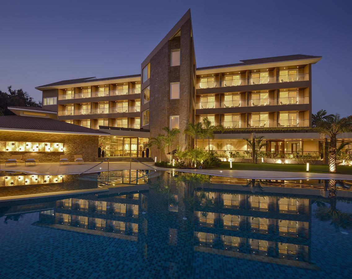 Kabir Hotel & Spa Vadodara Buitenkant foto