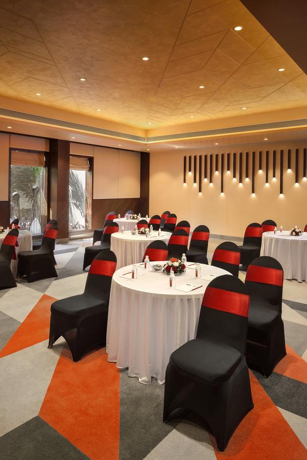Kabir Hotel & Spa Vadodara Buitenkant foto