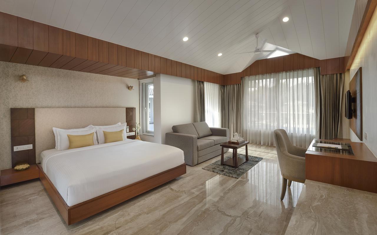 Kabir Hotel & Spa Vadodara Buitenkant foto