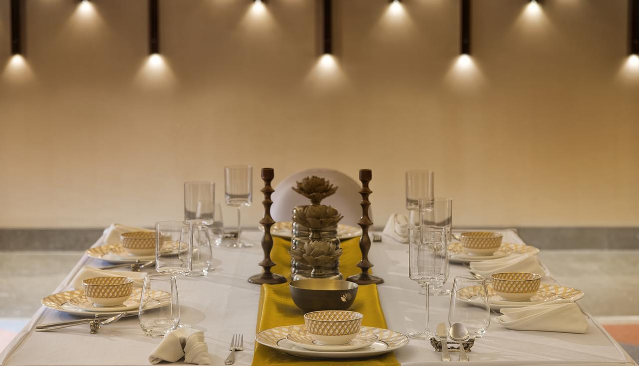 Kabir Hotel & Spa Vadodara Buitenkant foto