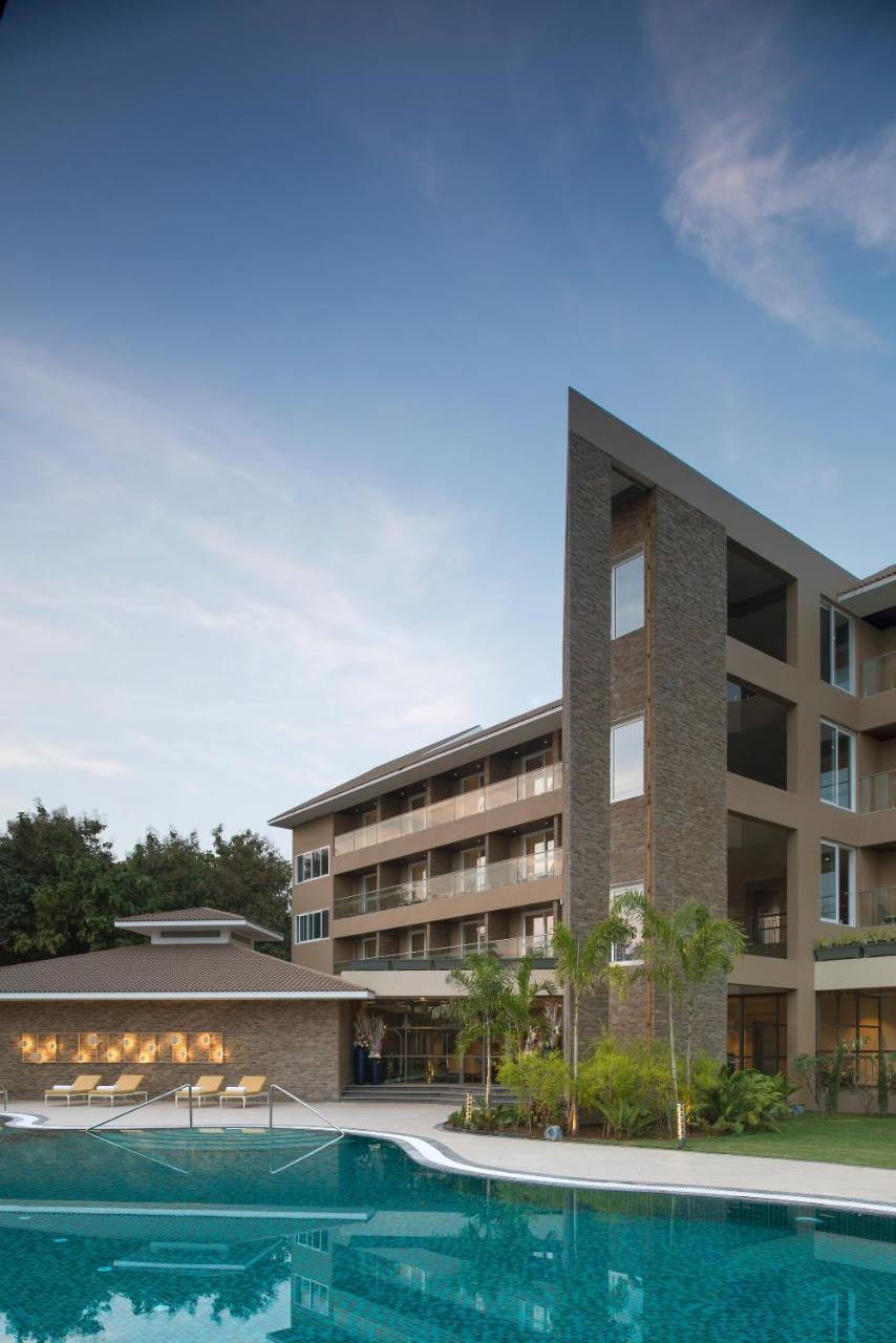 Kabir Hotel & Spa Vadodara Buitenkant foto