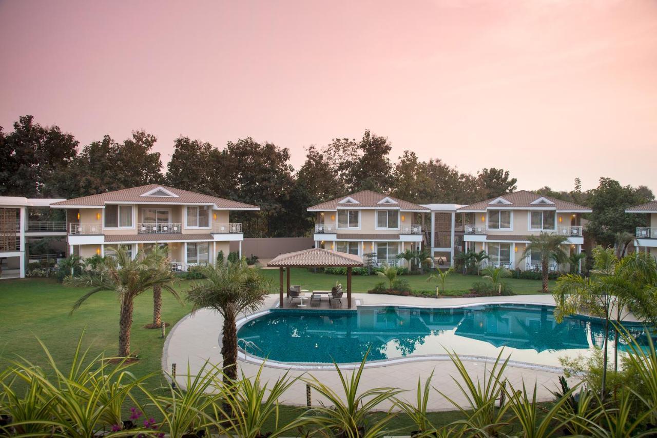 Kabir Hotel & Spa Vadodara Buitenkant foto